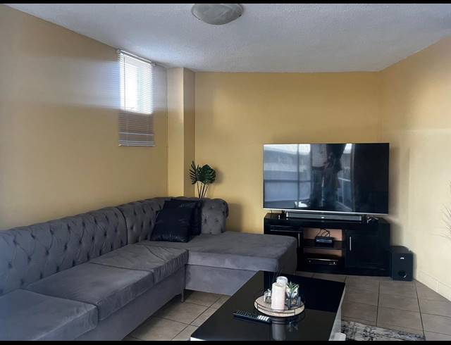 3 BEDROOM APARTMENT FOR SALE IN SILVERTON